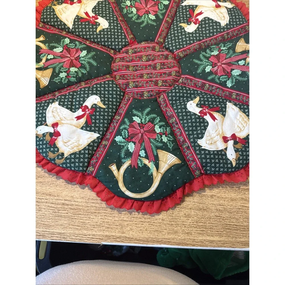 Vintage Quilted Christmas Wreath Table Topper Geese And Horns